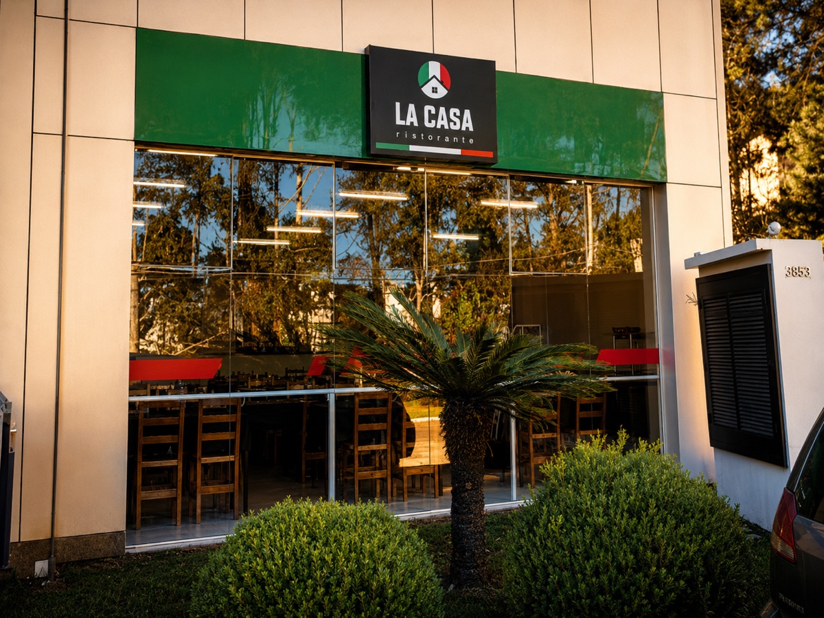 Fachada do La Casa Ristorante na Av. Rio Branco, em Ana Rech, Caxias do Sul.